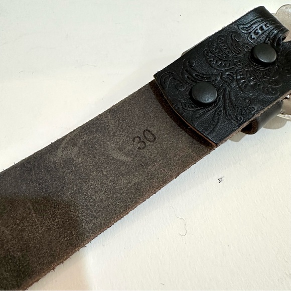 🚫SOLD🚫 🆕 NWOT Belts.com Western Belt with Floral Engraved Buckle - Waist Size 30 - Picture 4 of 6